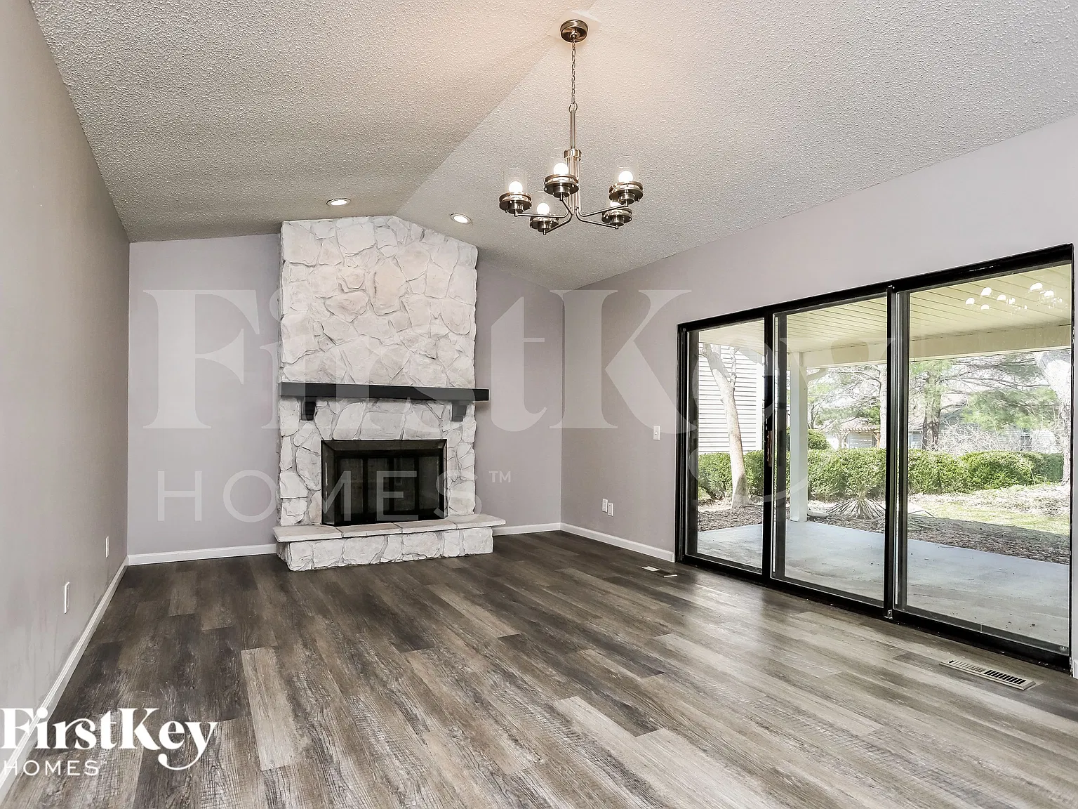 4 bed, 2.5 bath, 1445 sqft, $2,590 — Photo 3