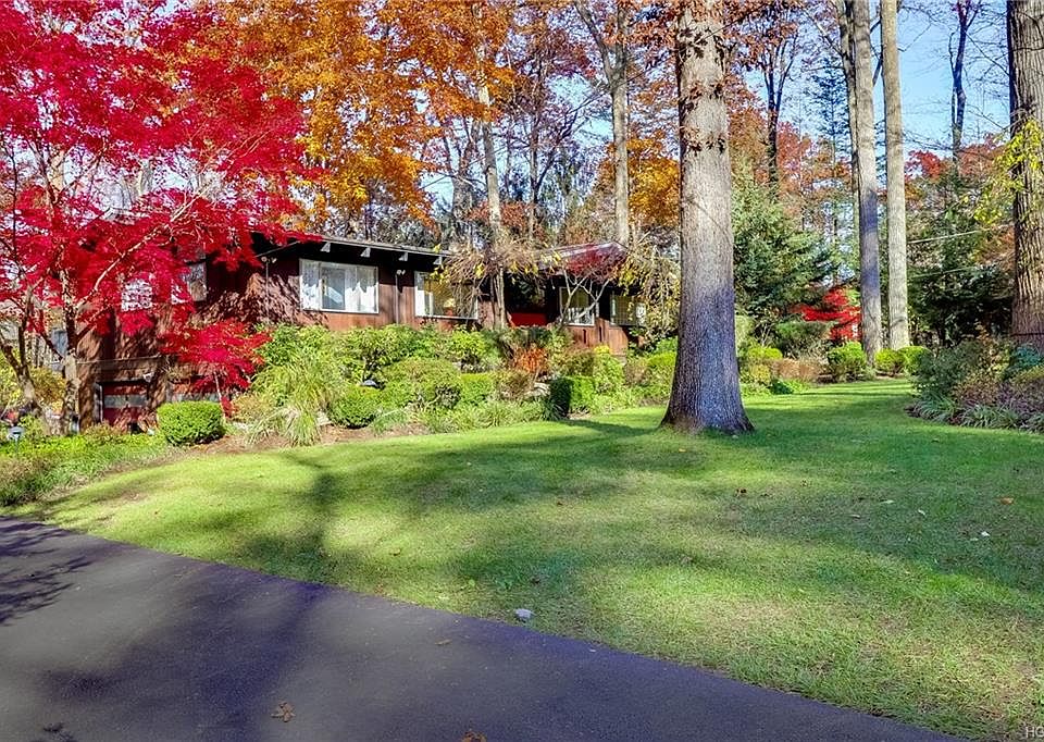 1st image of 40 White Birch Dr
