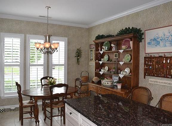 5th image of 1026 Pinehurst Ln