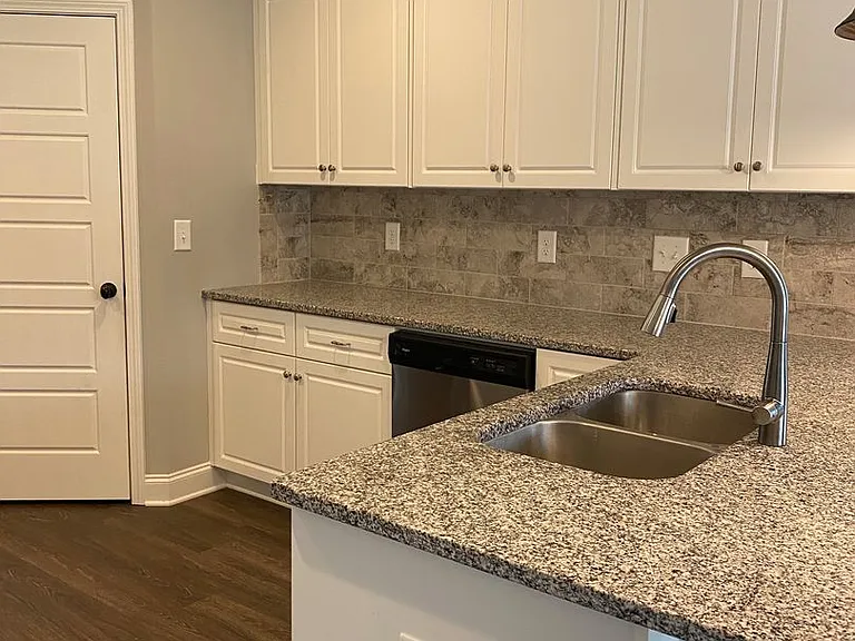 921 Burlington Dr — Photo 13