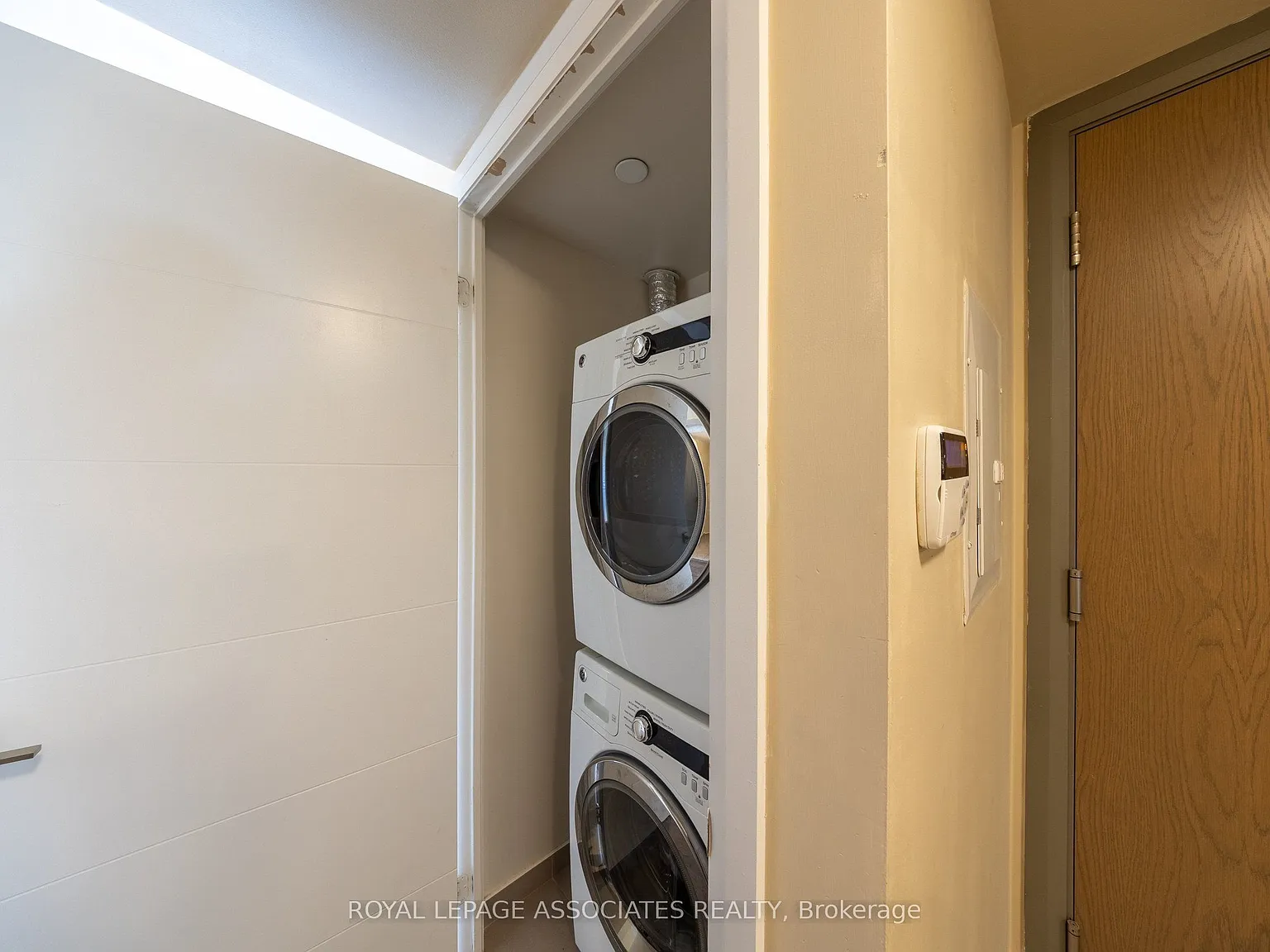 1 bed, $2,200 — Photo 4