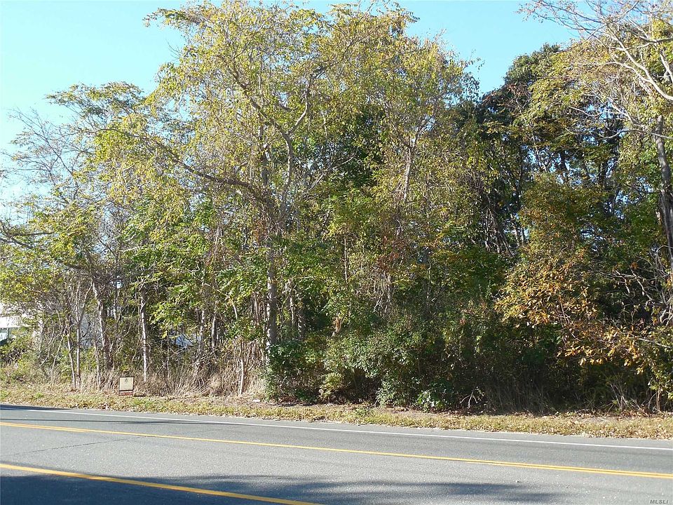 1st image of 215 E Montauk Hwy
