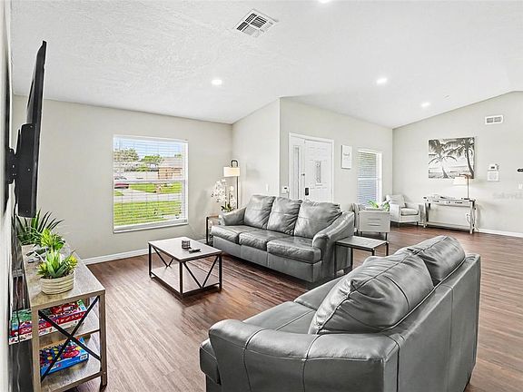 3rd image of 105 Harness Ln