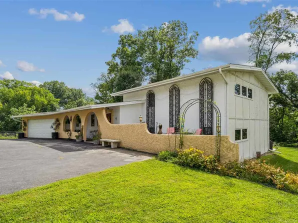 3100 Blue Ridge Ct NE, Cedar Rapids, IA 52402