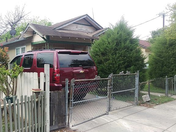 2nd image of 3134 W Travis St