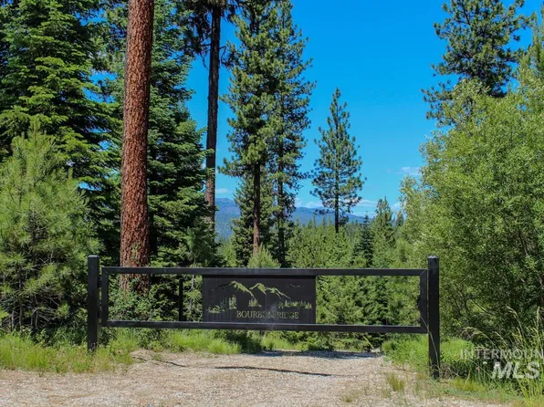 220 Tripod View Dr, Cascade, ID 83611