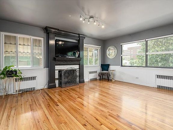 3rd image of 668 N Pennsylvania St APT 3