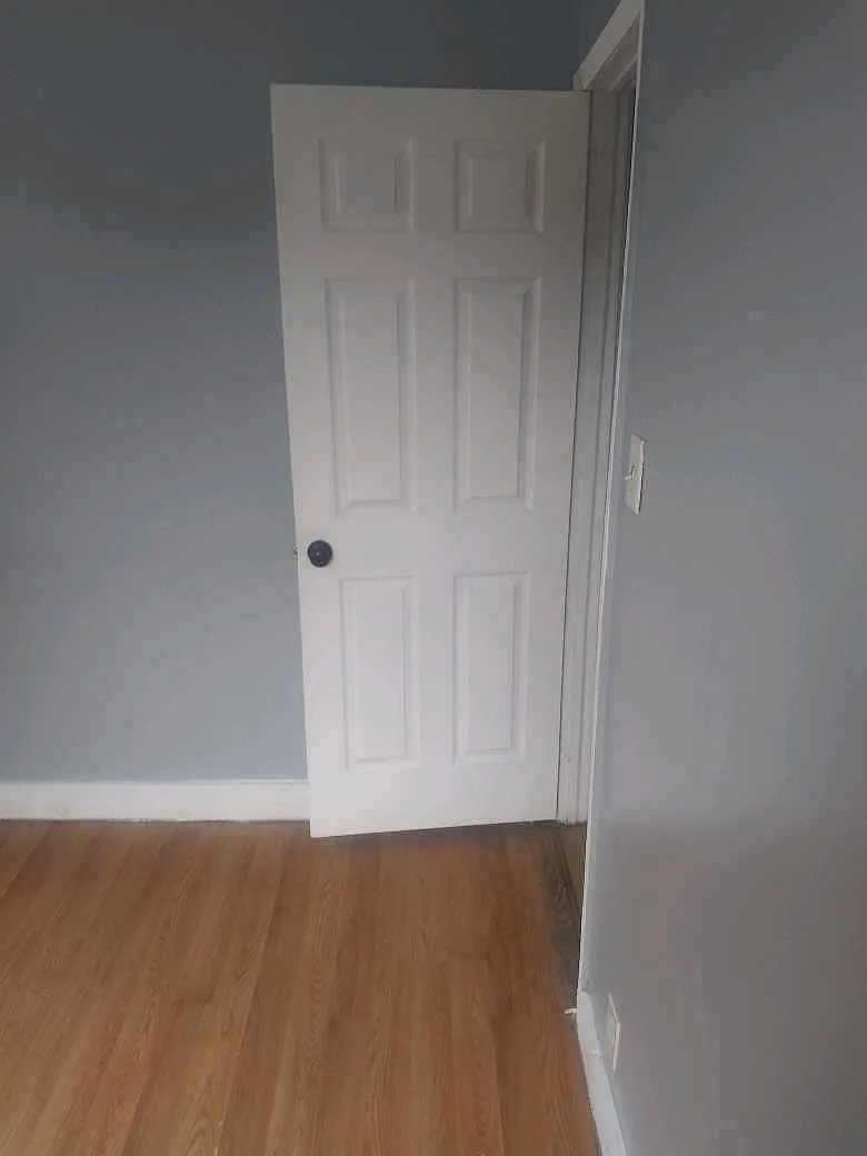 3 bed, 2300 sqft, $800 — Photo 2