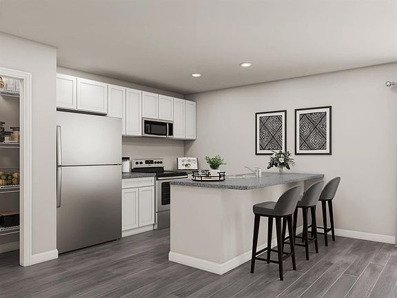 3rd image of 3917 Northridge Rd