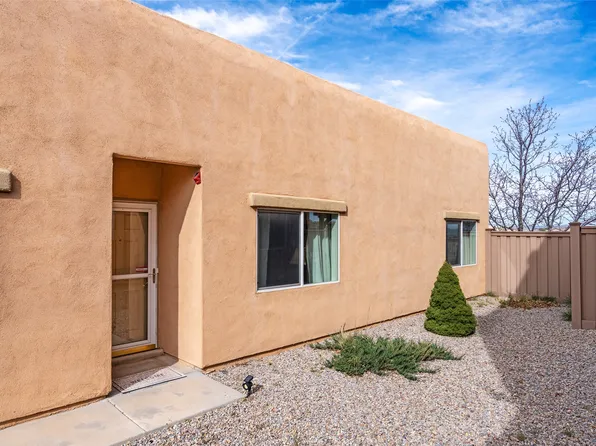 131 Carson Valley Way, Santa Fe, NM 87508