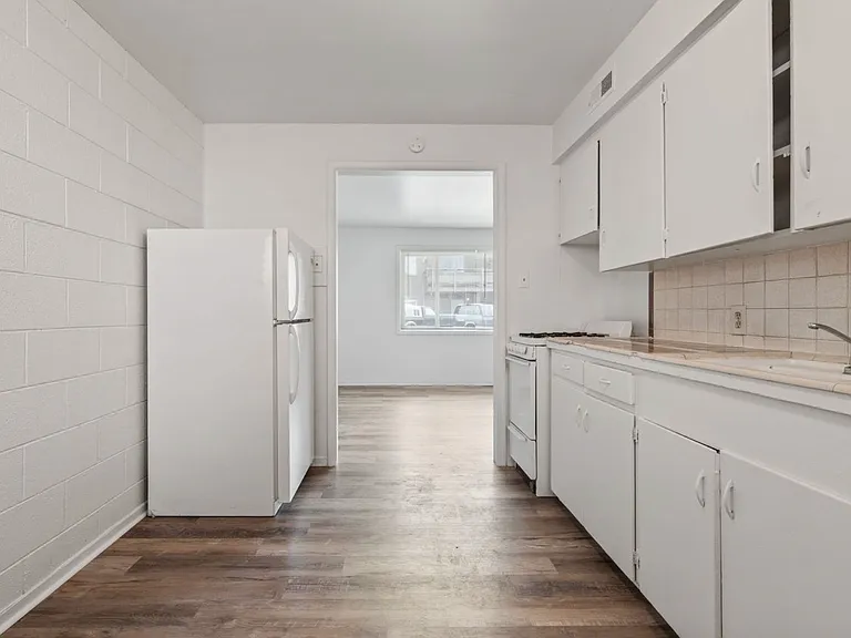 171 E 4500 S — Photo 24