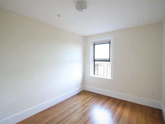 5th image of 881 Massachusetts Ave APT 33