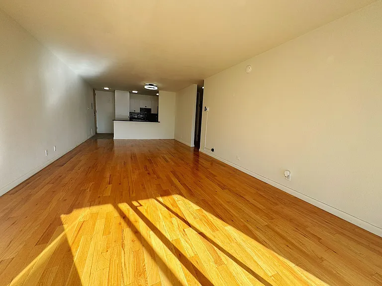 1050 N Corona St #101 — Photo 3