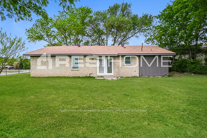 6436 Moonhill Dr — Photo 15