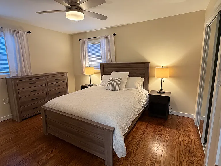 Queen bedroom with en suite bathroom