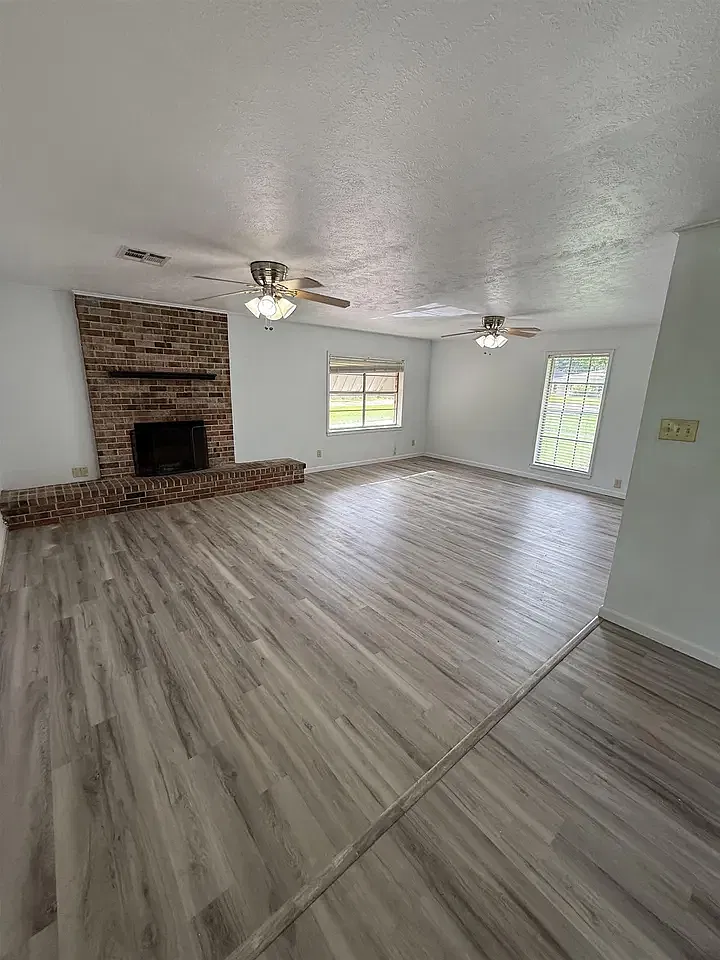 4 bed, 1912 sqft, $2,100 — Photo 3