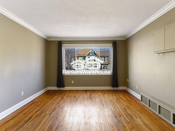 3rd image of 423 W 31st St APT 101