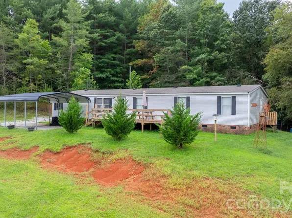 2461 Shadowbrook Dr, Lenoir, NC 28645
