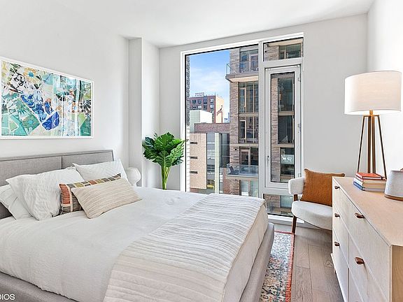 3rd image of 505 W 43rd St APT 9J