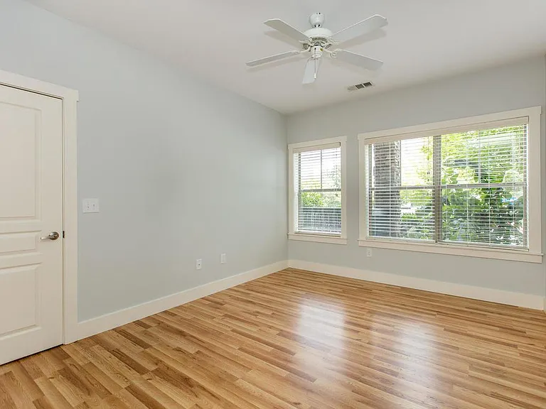 9 Kenilworth Knls #109 — Photo 15