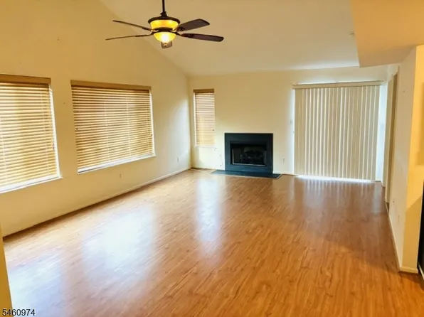 166 Falcon Ridge Way N BLDG 16 #166, Hamburg Boro, NJ 07419
