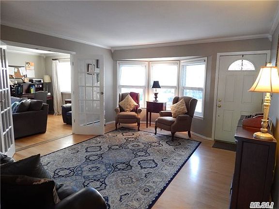 3rd image of 38 Newpoint Ln