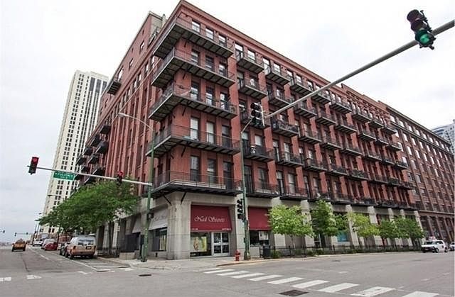 1st image of 616 W Fulton St #1717