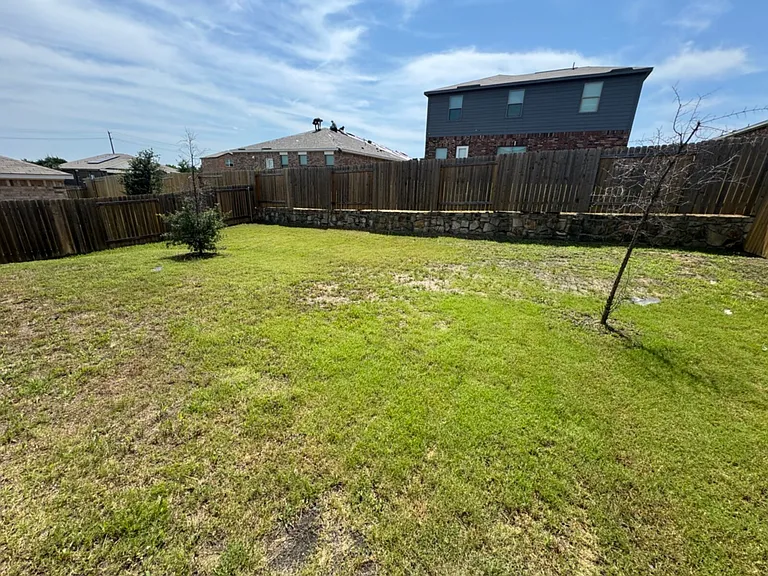 752 Saratoga Dr — Photo 17