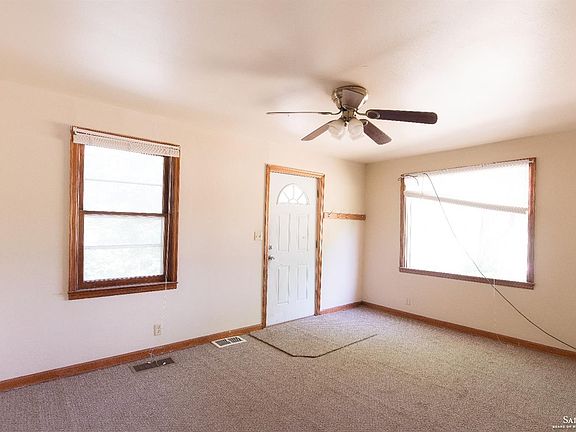 3rd image of 1326 E Woodland Ave