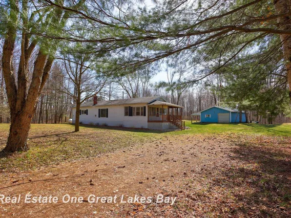 1707 W Bliss Rd, Caro, MI 48723