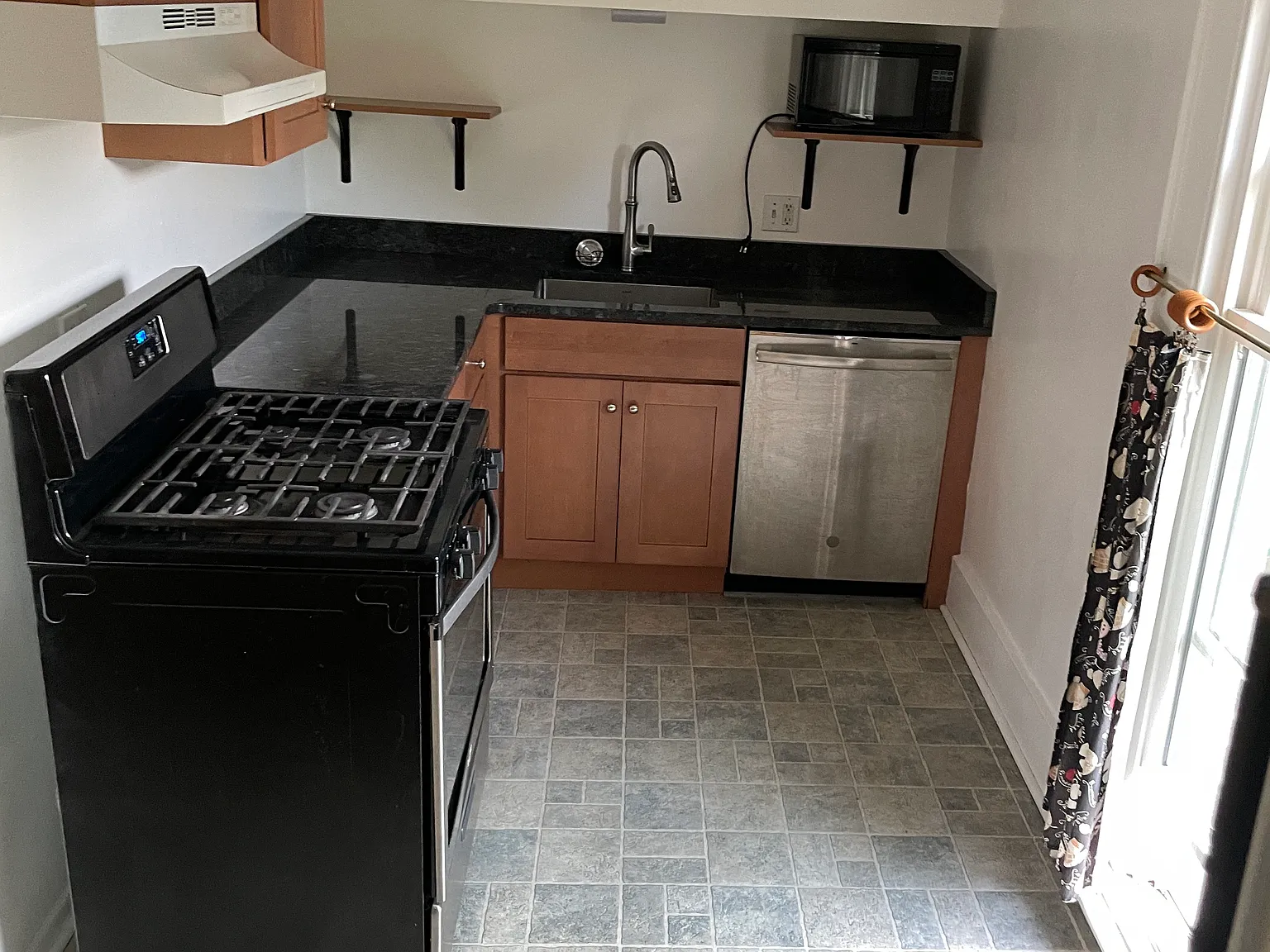 1 bed, 400 sqft, $950 — Photo 2