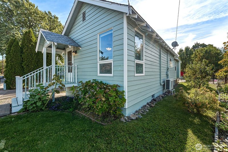 2nd image of 126 SE 3rd Ave
