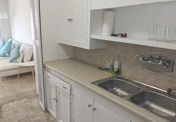 3rd image of 230 21st St