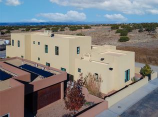 33 Blue Feather Rd, Santa Fe, NM 87508