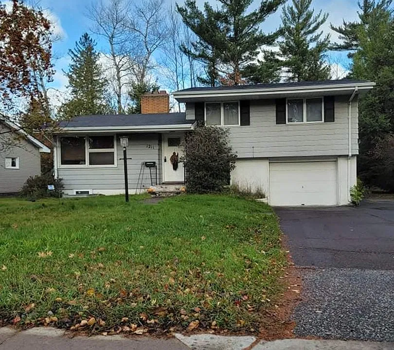 1211 W Arrowhead Rd
