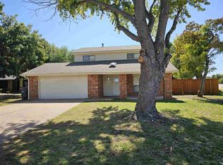 3001 NE Kingsbriar Dr, Lawton, OK 73507