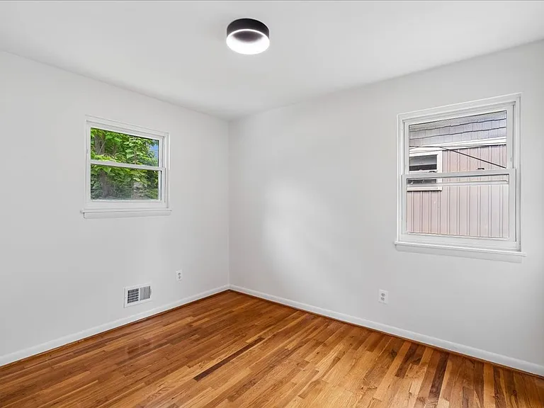 727 Grandin Ave — Photo 10