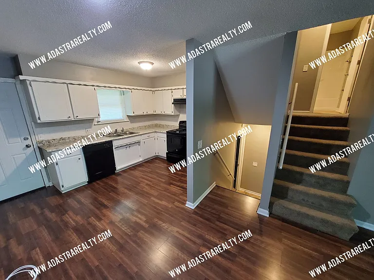 1503 E Elizabeth St — Photo 3