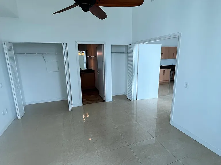 300 S Biscayne Blvd #4003 — Photo 24