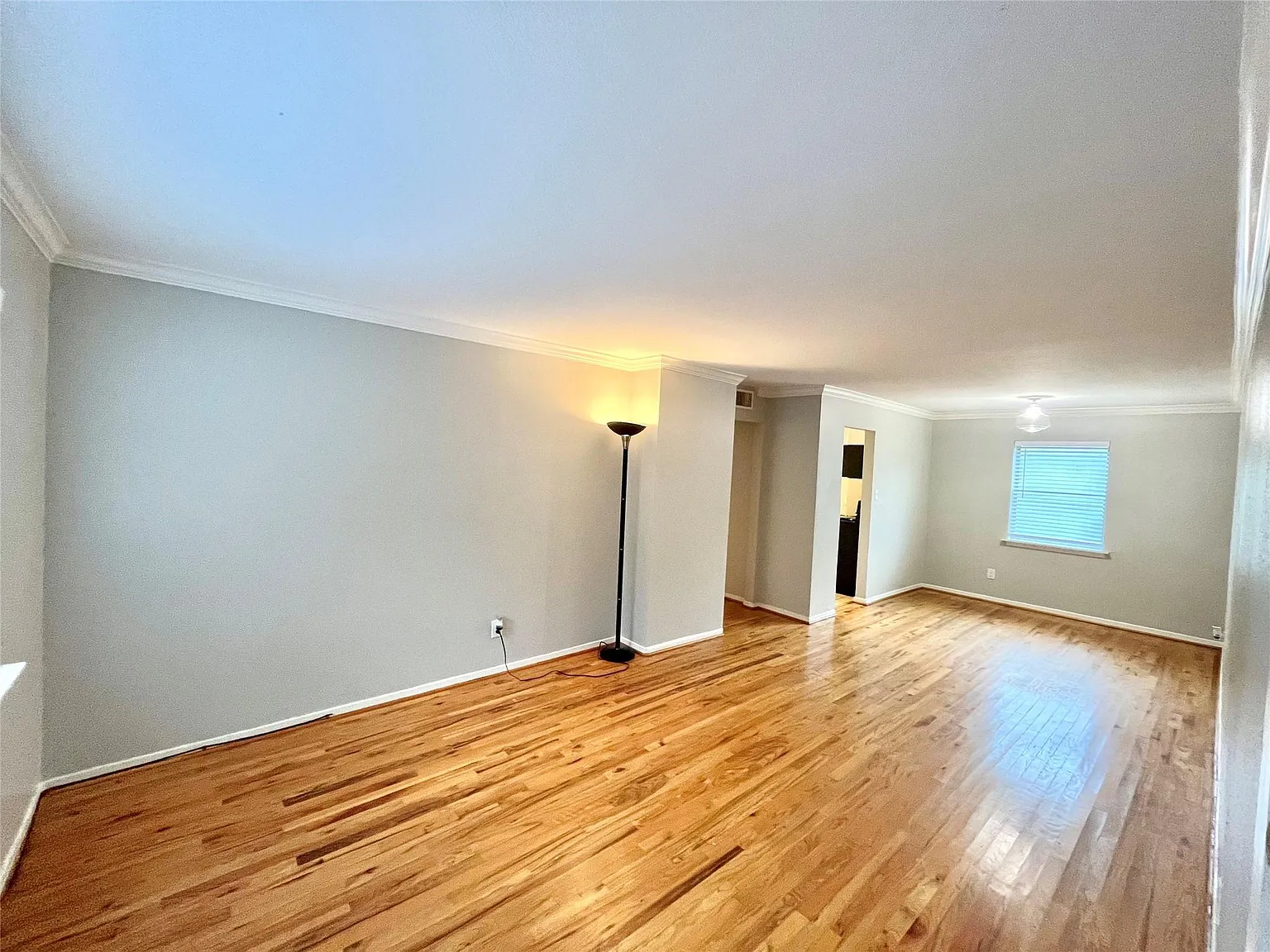 2 bed, 1.0 bath, 925 sqft, $1,195 — Photo 2