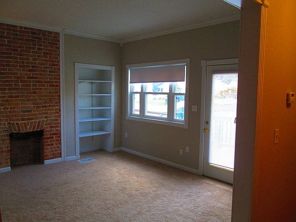 4th image of 102 W 69th St