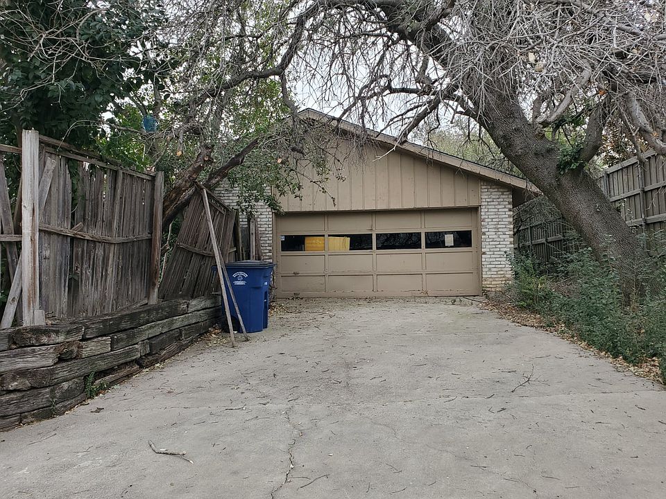1st image of 16919 Old Pond Dr