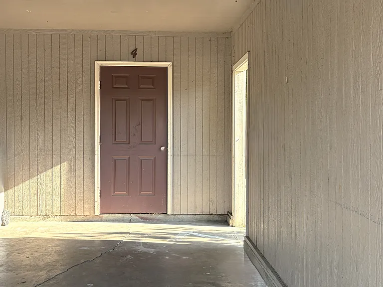 2042 Campus Dr #4 — Photo 10