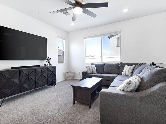 4th image of 930 Keystone Way