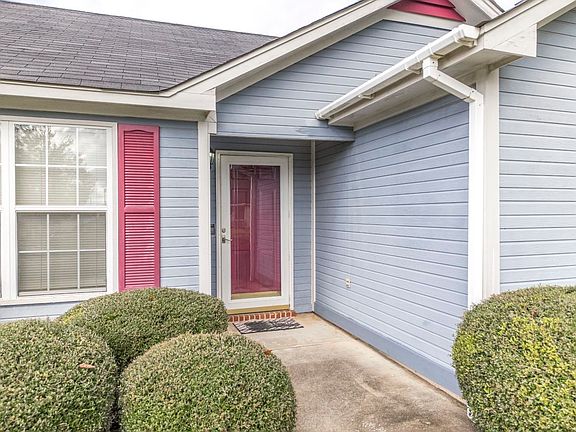 5th image of 304 Kensington Cir