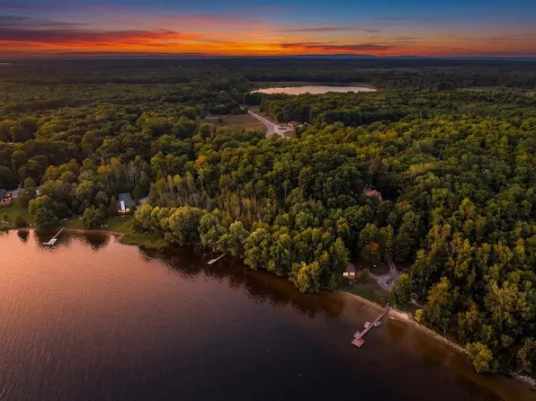 8970 Paradise Trl, Carp Lake, MI 49718