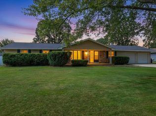 1327 Skylark Ln, Green Bay, WI 54313
