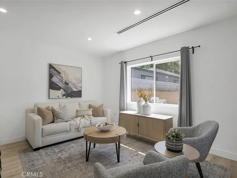 2117 W Clark Ave — Photo 5