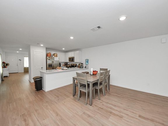4th image of 22443 Douglas Ct