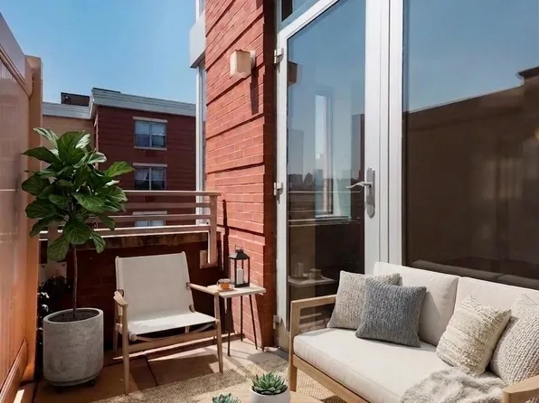 454 Manhattan Avenue image 1 of 10